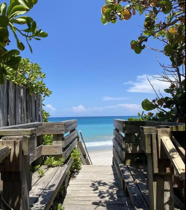 Beach Paradise Getaway - 200Ft From Beach! セバスチャン エクステリア 写真
