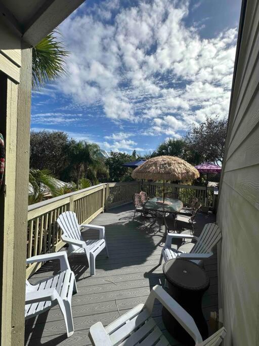 Beach Paradise Getaway - 200Ft From Beach! セバスチャン エクステリア 写真
